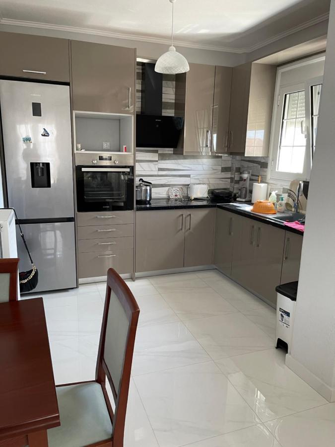 2-Bedroom Luxury Family Home Flojitá Kültér fotó